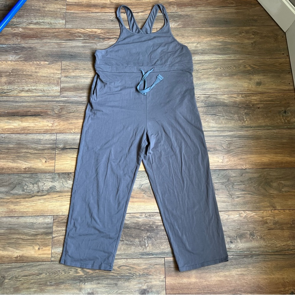 Scoop-Back Slate Jumpsuit with Adjustable Tie Waist Size Small Gray
